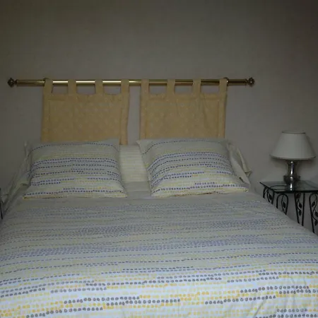 Le Jardin De Roses Dominique Loreau B&B 생 보네 드 무르